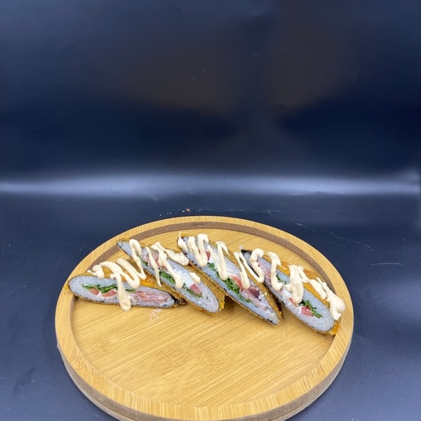 Фото Суши сэндвич с беконом